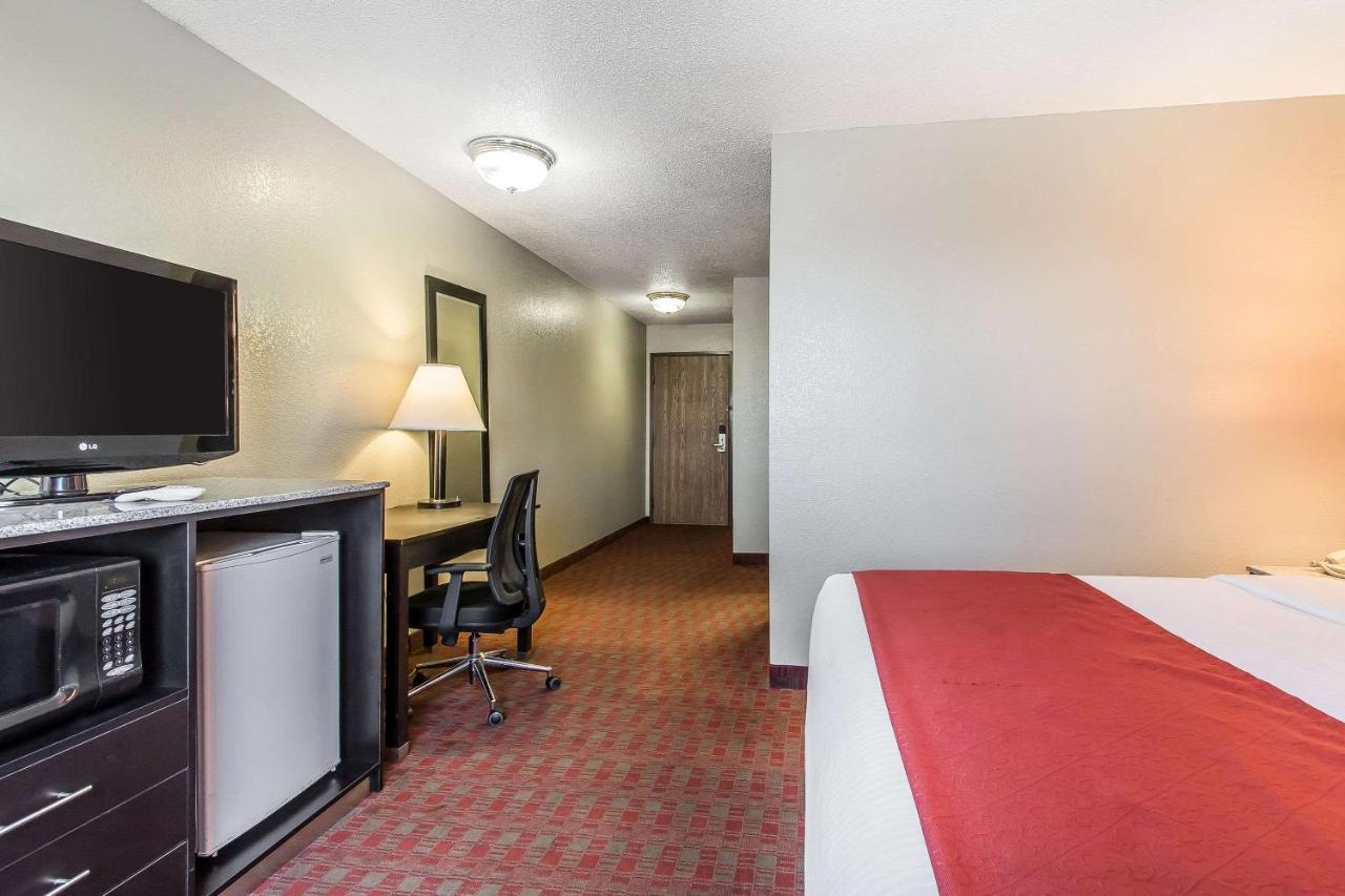 Quality Inn&Suites La Vergne Esterno foto